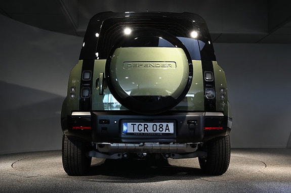 Land Rover Defender 110 5 of 5