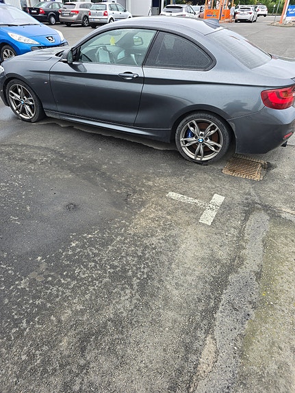 BMW M235i 2 of 5