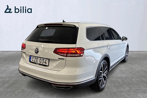 Volkswagen Passat Alltrack 3 of 5