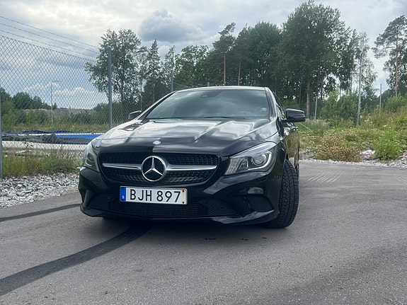 Mercedes-Benz CLA220 d 2 of 5