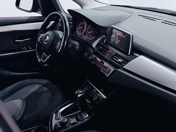 BMW 218i 7 of 21