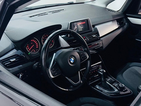 BMW 218i 9 of 21