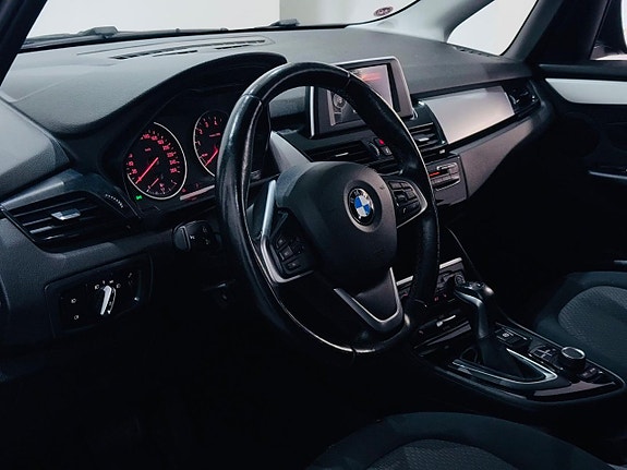 BMW 218i 10 of 21