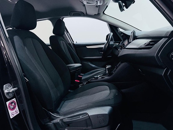 BMW 218i 4 of 5