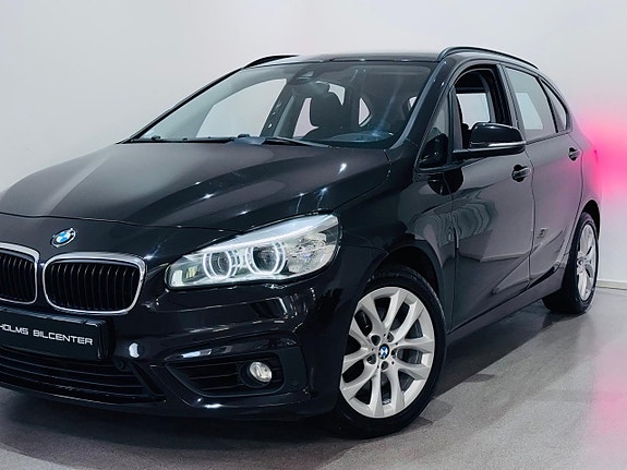 BMW 218i 3 of 5