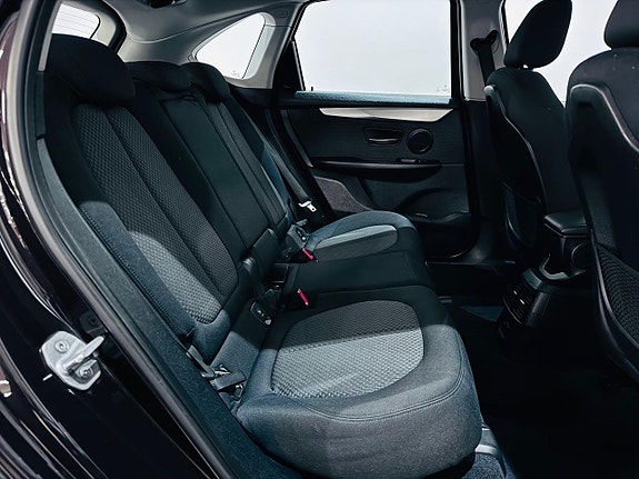 BMW 218i 6 of 21