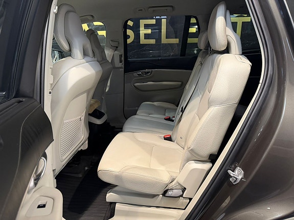 Volvo XC90 20 of 30