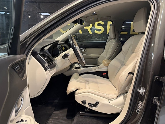 Volvo XC90 18 of 30