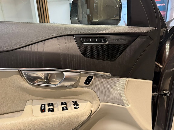 Volvo XC90 25 of 30