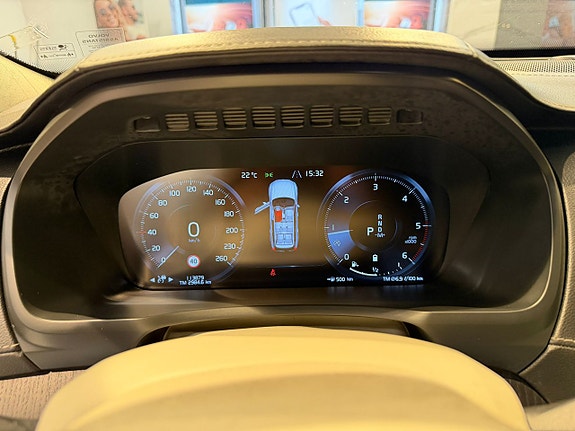 Volvo XC90 12 of 30