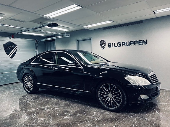 Mercedes-Benz S320 2 of 5