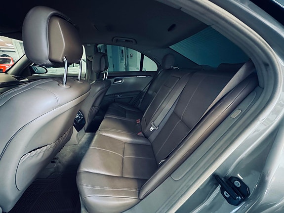 Mercedes-Benz S320 27 of 27