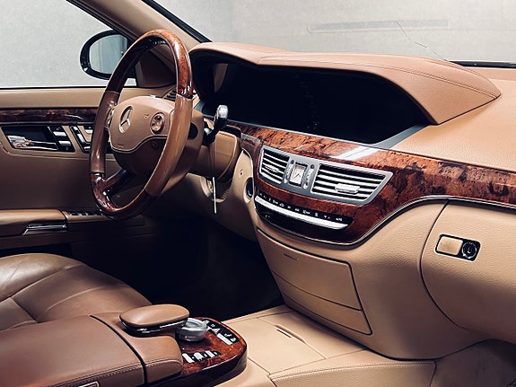 Mercedes-Benz S320 12 of 27