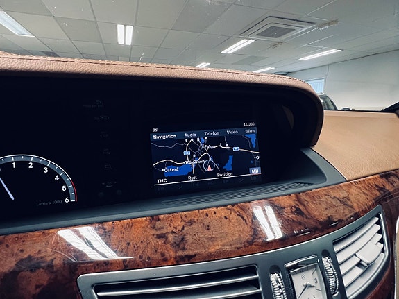 Mercedes-Benz S320 19 of 27