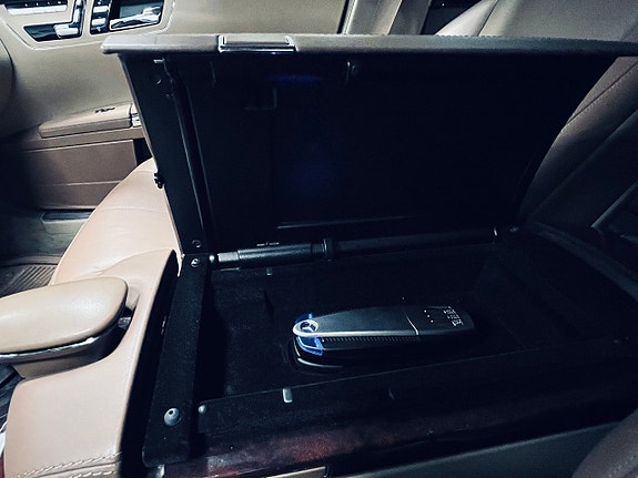 Mercedes-Benz S320 26 of 27