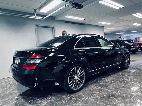 Mercedes-Benz S320 4 of 5