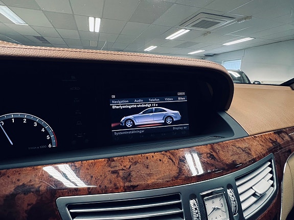 Mercedes-Benz S320 21 of 27
