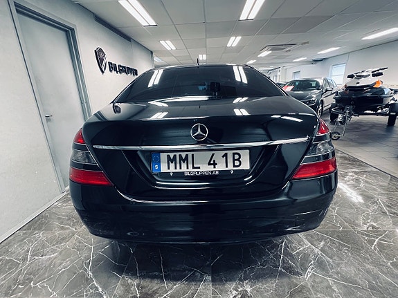 Mercedes-Benz S320 5 of 5