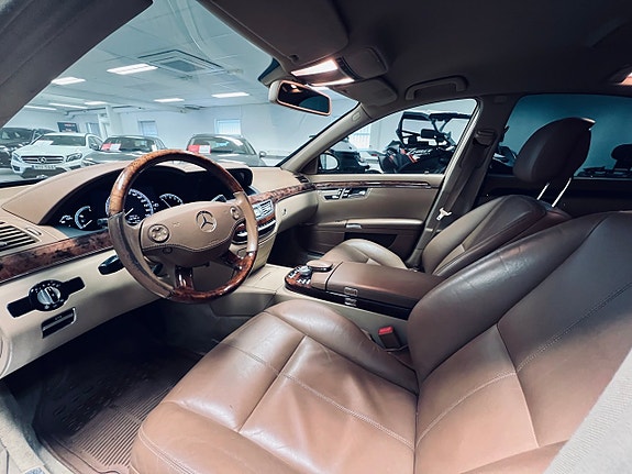 Mercedes-Benz S320 13 of 27