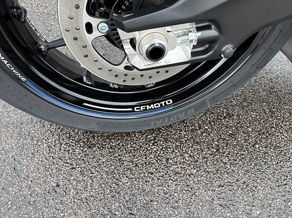 CFMOTO 675NK GP - Köp Online 13 of 17