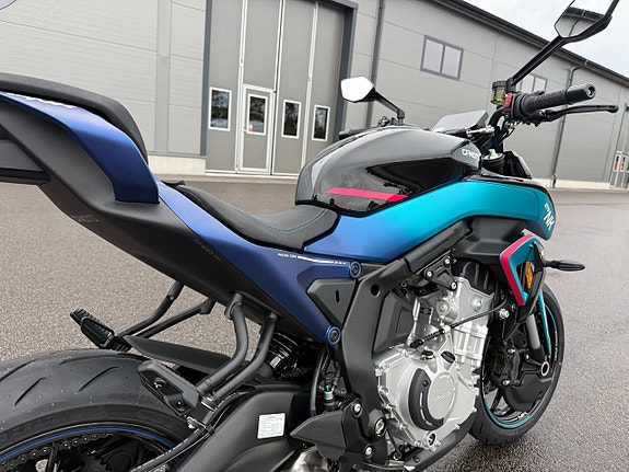 CFMOTO 675NK GP - Köp Online 5 of 17