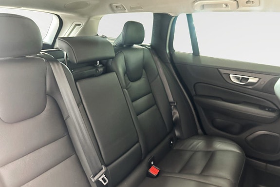 Volvo V60 12 of 30