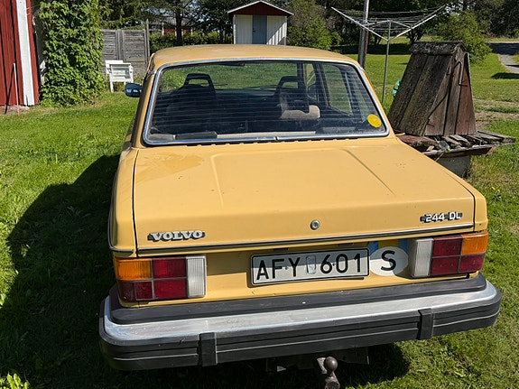 Volvo 244 3 of 5