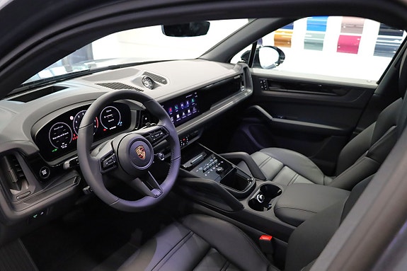 Porsche Cayenne 16 of 29