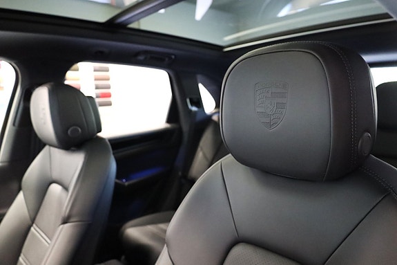 Porsche Cayenne 21 of 29