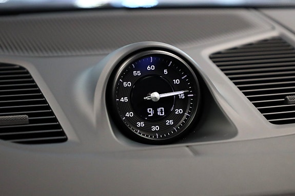 Porsche Cayenne 12 of 29