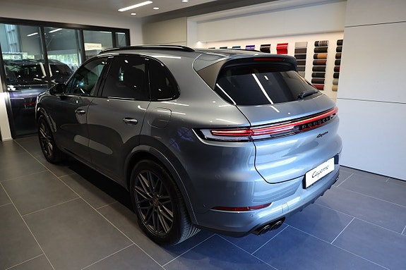 Porsche Cayenne 7 of 29
