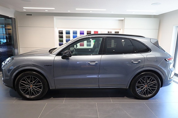 Porsche Cayenne 5 of 5