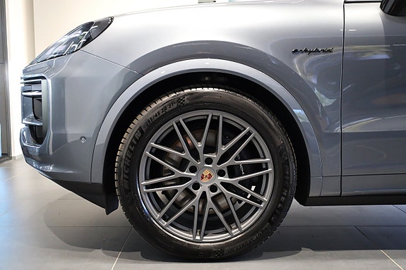 Porsche Cayenne 6 of 29