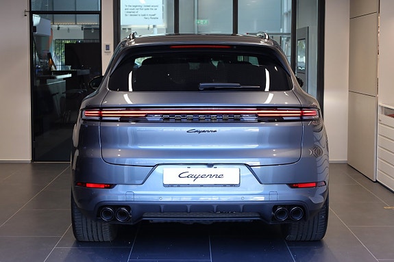 Porsche Cayenne 10 of 29