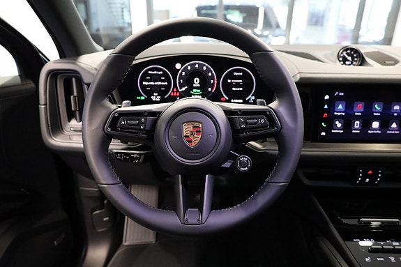 Porsche Cayenne 13 of 29