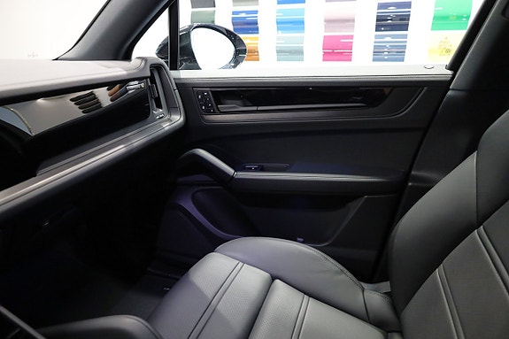 Porsche Cayenne 26 of 29