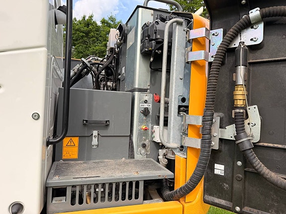 Liebherr R914 Compact S - LÅGA TIMMAR 8 of 12