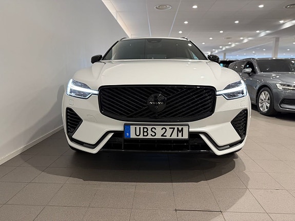 Volvo XC60 2 of 5