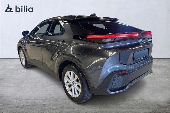 Toyota C-HR 2 of 28