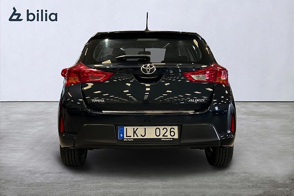 Toyota Auris 5 of 5