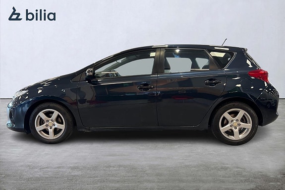 Toyota Auris 3 of 5