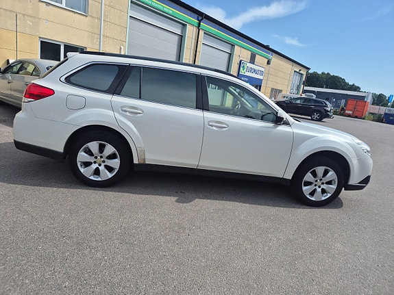 Subaru Outback 9 of 25