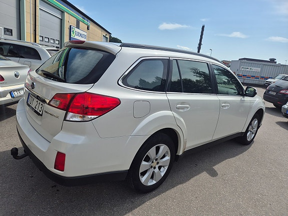 Subaru Outback 8 of 25