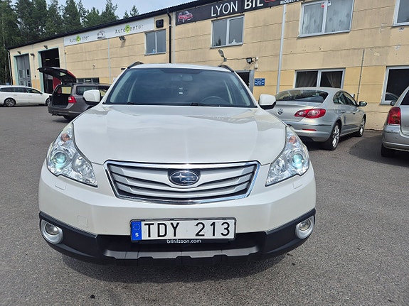 Subaru Outback 2 of 5