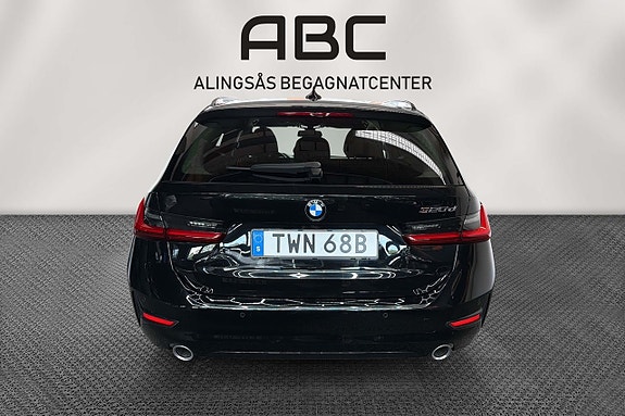BMW 320d 4 of 5