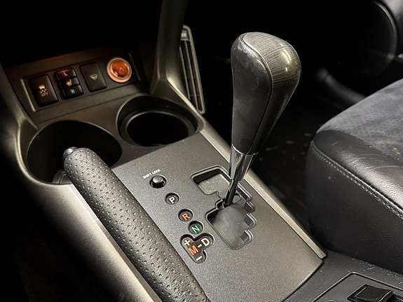 Toyota RAV4 12 of 18