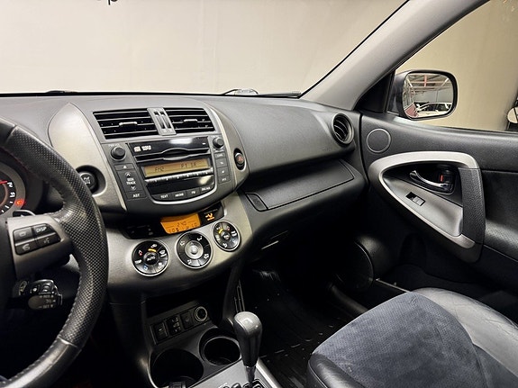 Toyota RAV4 11 of 18