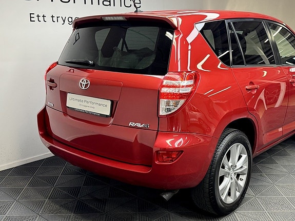 Toyota RAV4 4 of 5