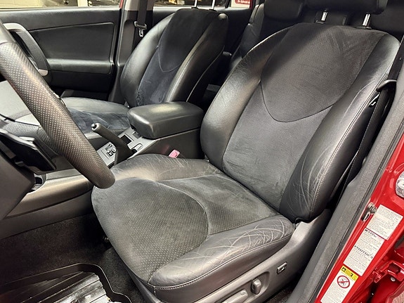 Toyota RAV4 13 of 18