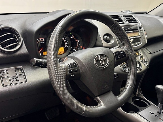 Toyota RAV4 9 of 18